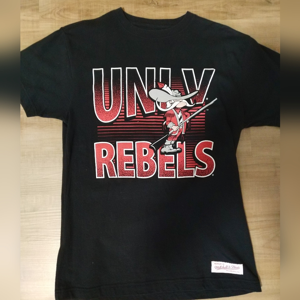 Mitchell & Ness UNLV T-shirt  *small*